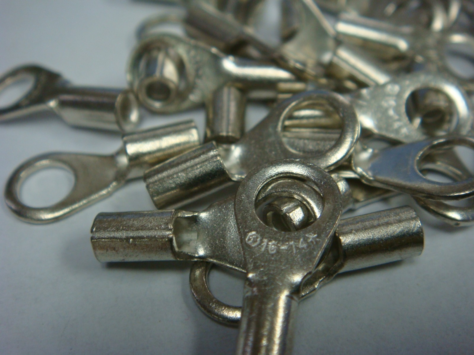 (25) TE M7928/7-8 14-16 AWG 4.82 mm STUD NON-INSULATED TIN RING TERMINAL LUG
