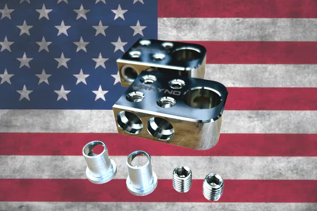 RHYNO 1/0 GAUGE SLIM STYLE BOLT DOWN BATTERY TERMINALS (PAIR)