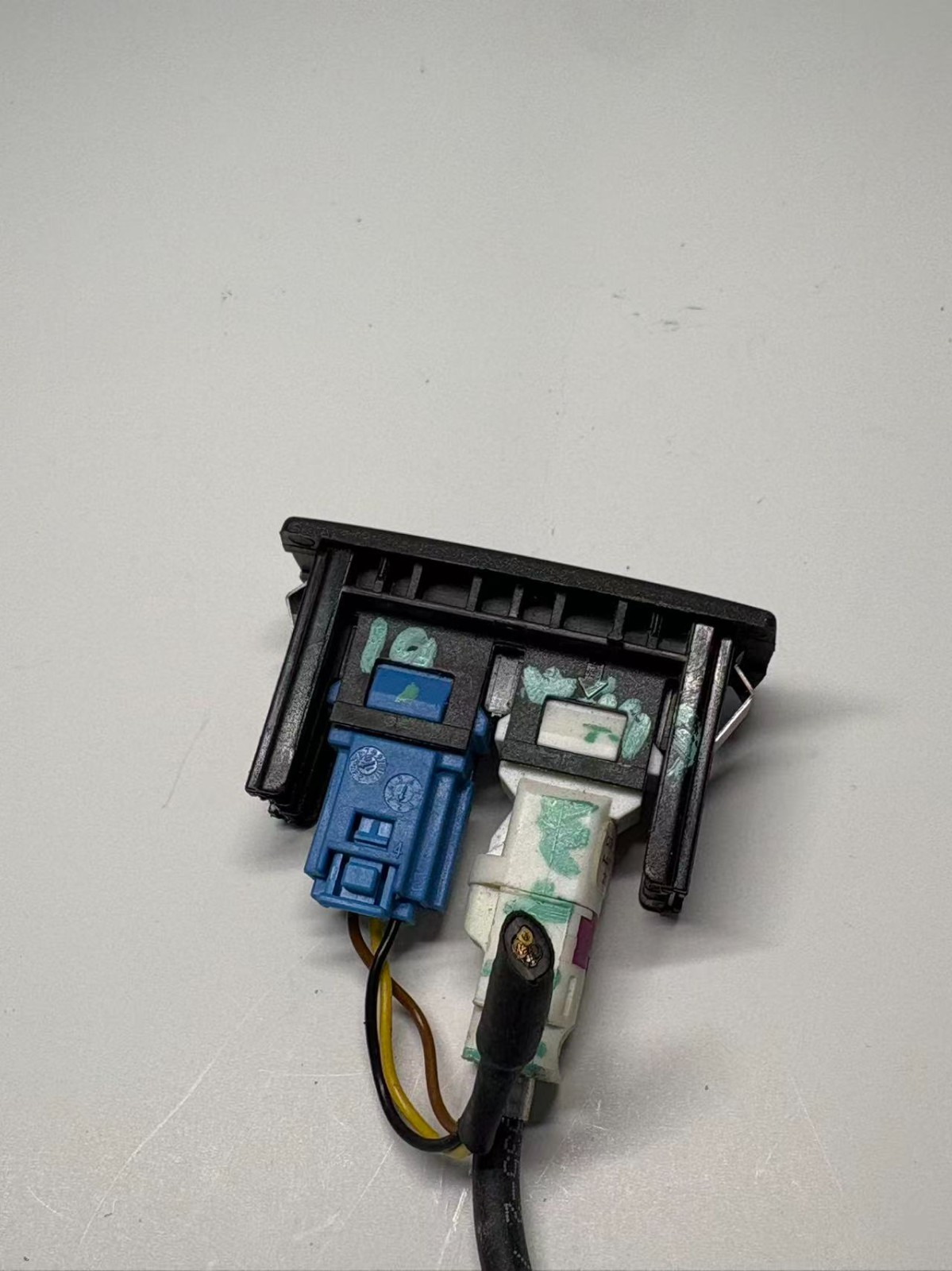 OEM BMW 2 SERIES AUX AUXILIARY USB AUDIO SOCKET PORT PLUG MODULE 2025