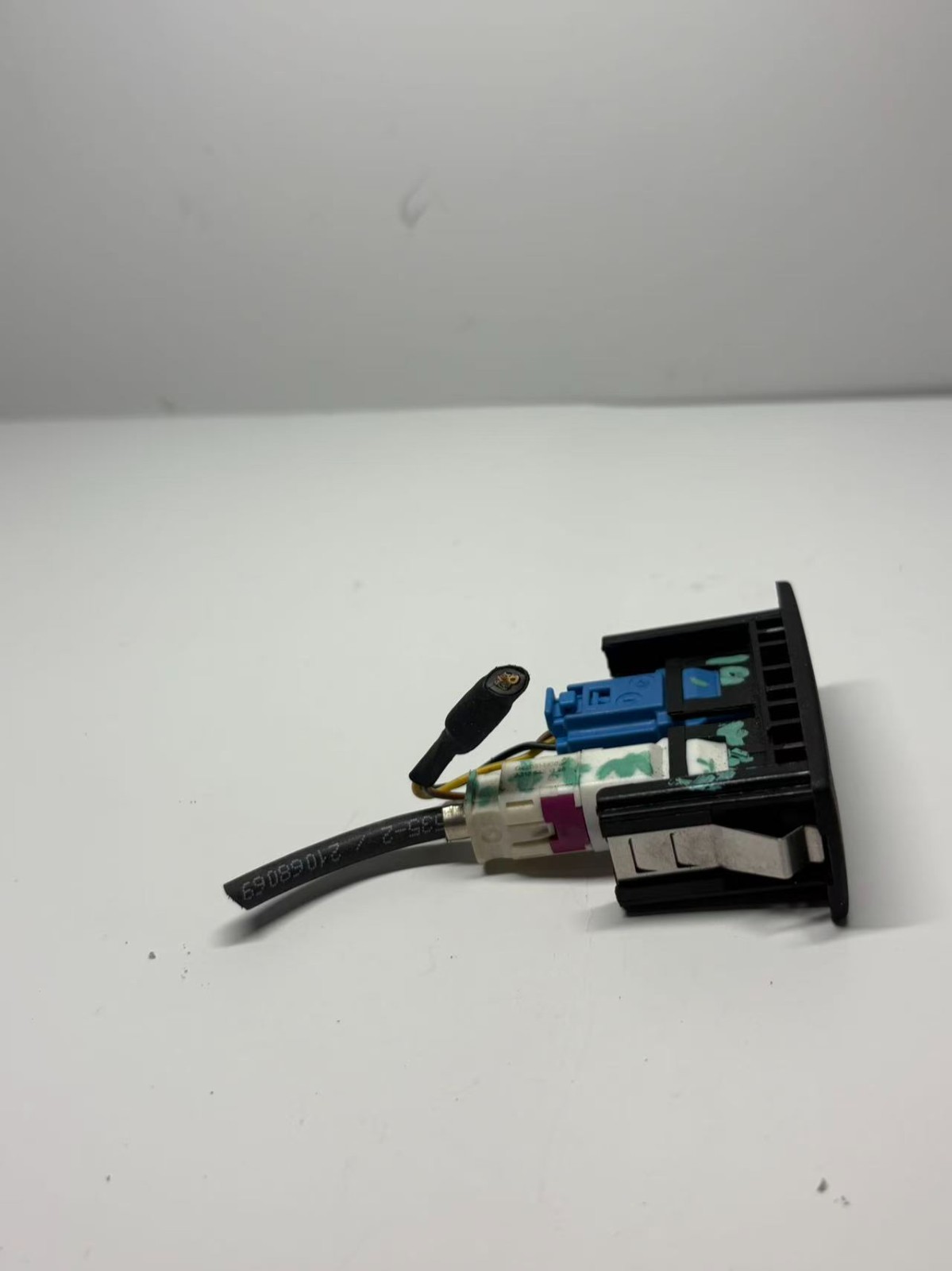 OEM BMW 2 SERIES AUX AUXILIARY USB AUDIO SOCKET PORT PLUG MODULE 2025