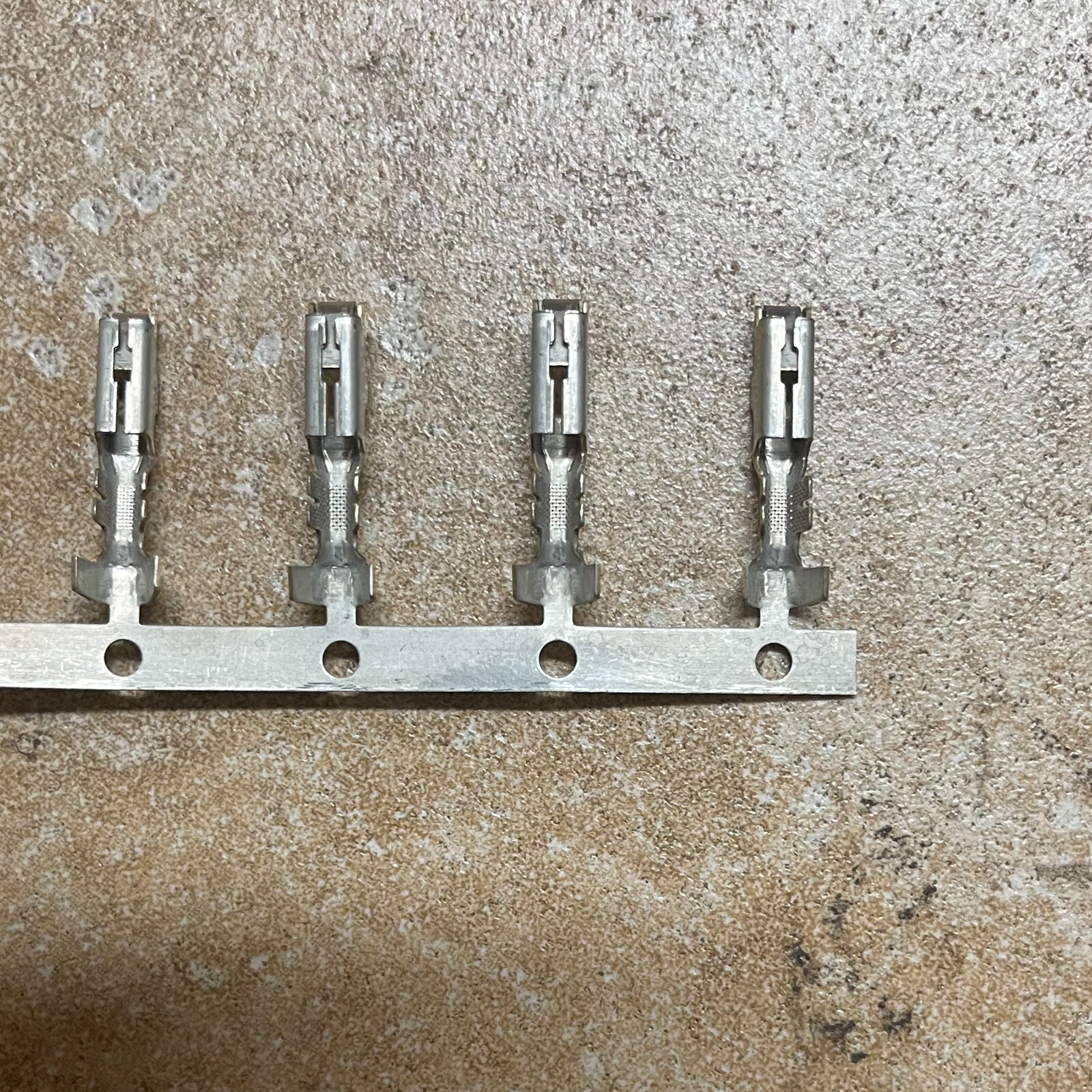 (2500 Bulk Reel) Delphi 15324339 Automotive Connectors Female 12-14 AWG Terminal