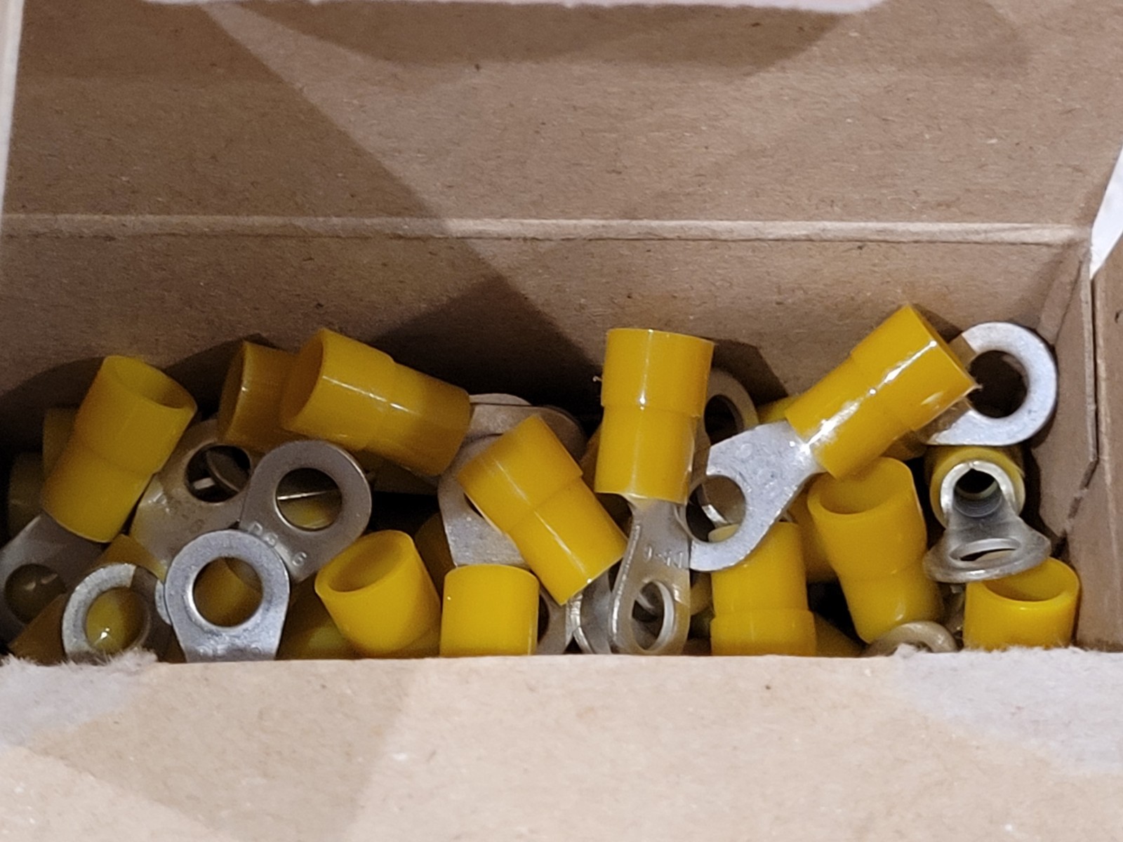 50 WURTH 4mm-6mm Insulated Ring Electrical Wire Connectors Spade Terminals