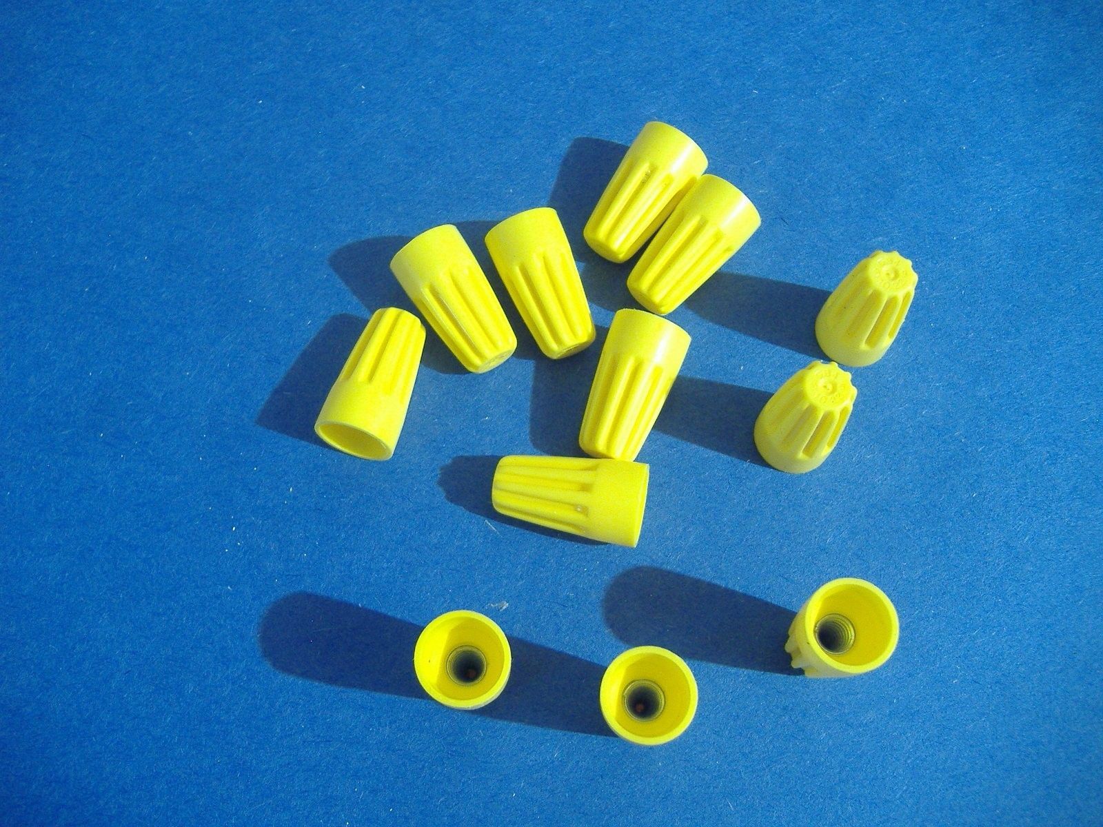 500 PK GB YELLOW WIRE CONNECTORS TWIST ON CONICAL CONNECTOR NUT 13-004