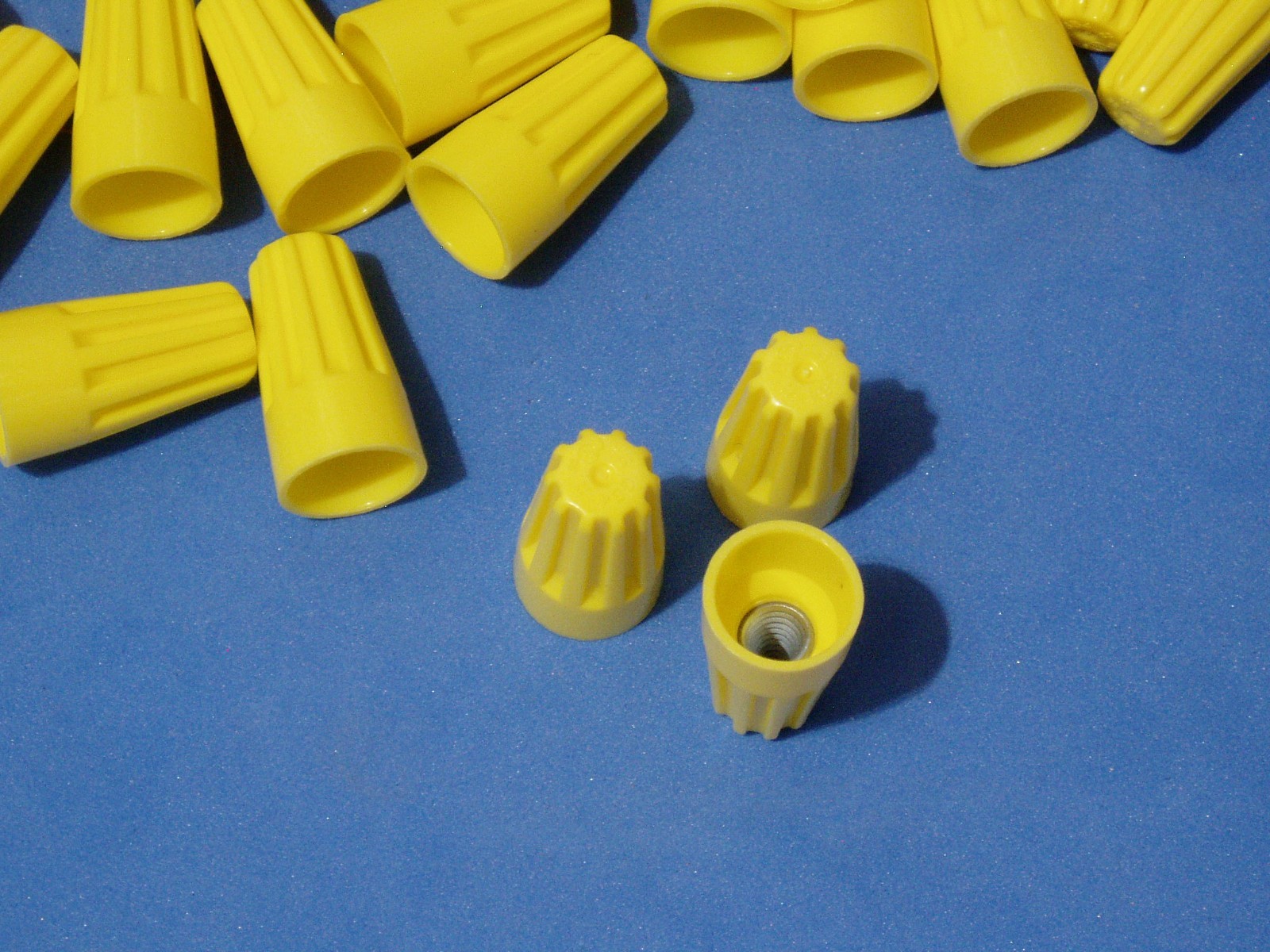 500 PK GB YELLOW WIRE CONNECTORS TWIST ON CONICAL CONNECTOR NUT 13-004