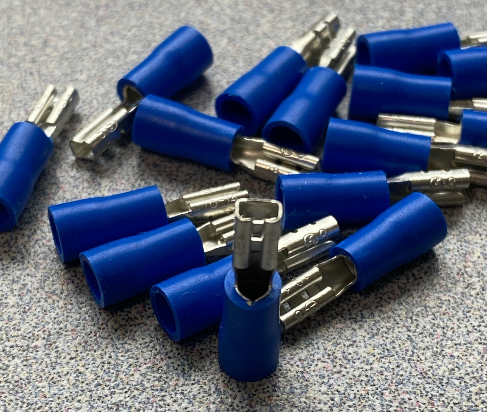 100 Pack 16-14 #8 Gauge Female Quick Disconnect Blue Vinyl Crimp Terminals .110″
