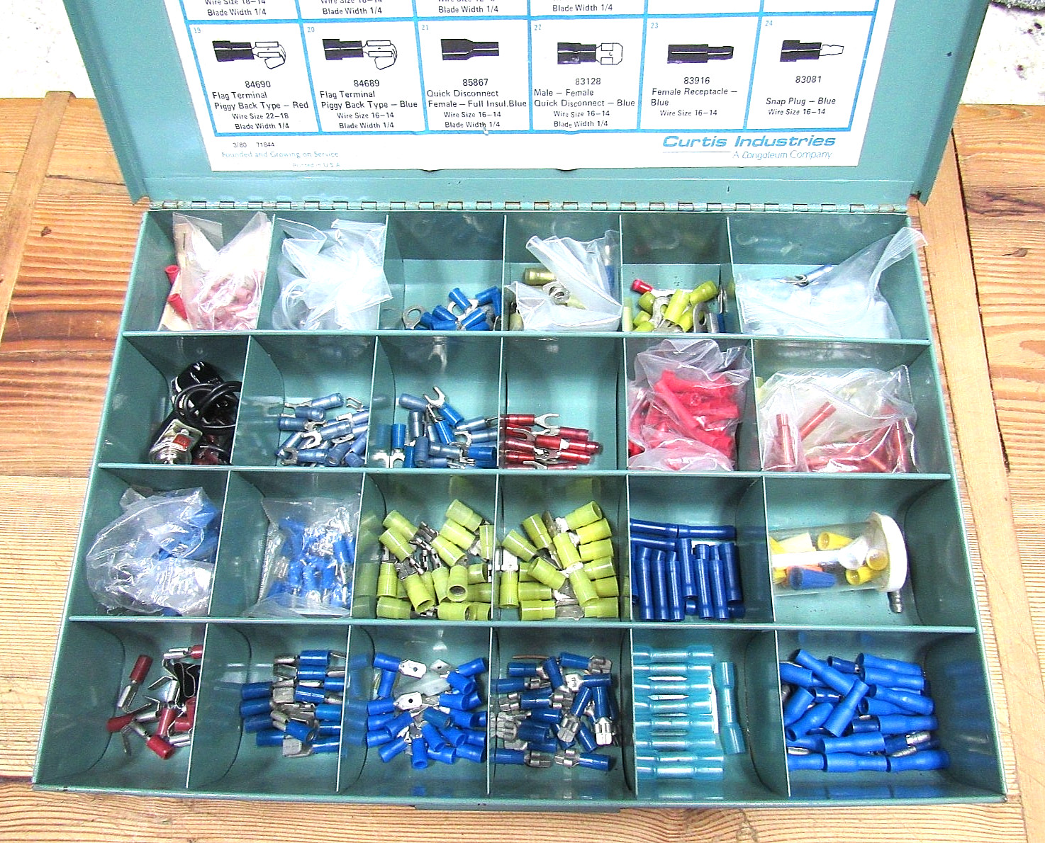 421 Pieces Solderless Terminal Kit BY CURTIS IN 13.5 X 9.75 X 2 METAL BOX