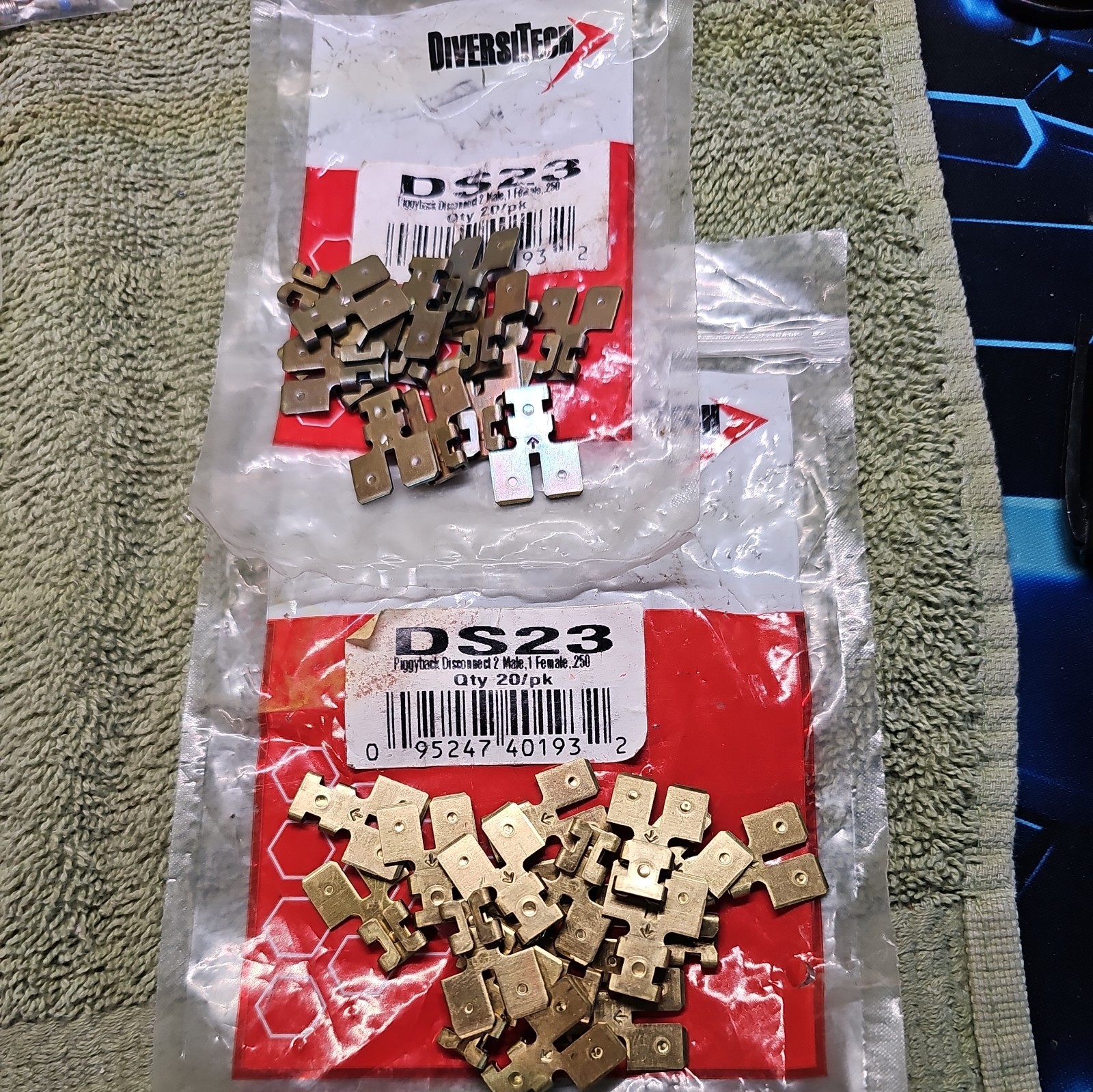 Diversitech Female PiggyBack 1/4″ DS23 – 2 Partial Bags – 32 Total