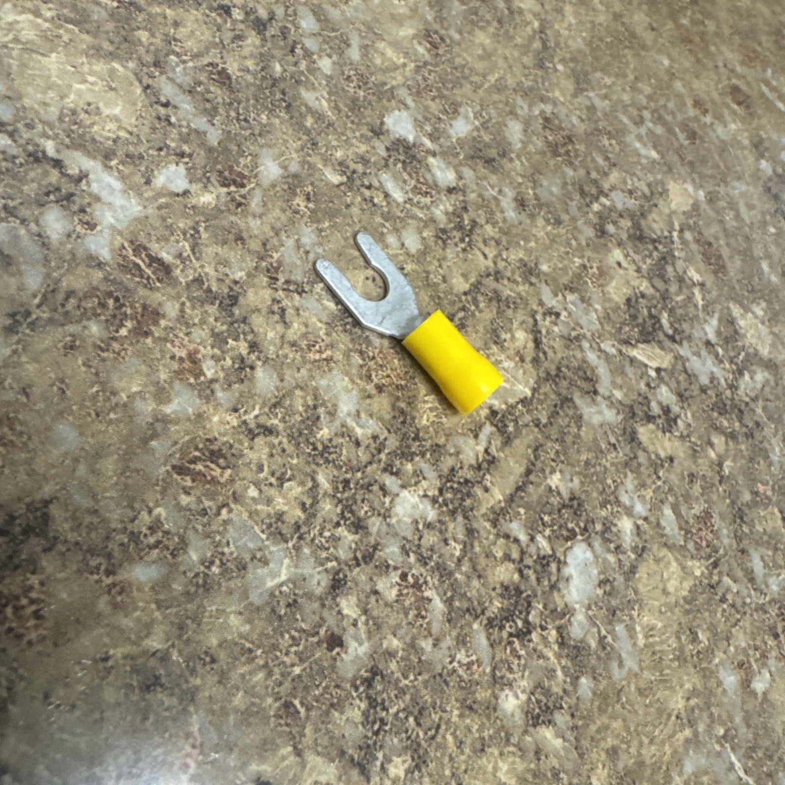 Locking Spade Terminal 12-10AWG 1/4″ Stud Size Yellow Insulated PVC Brazed 500PK