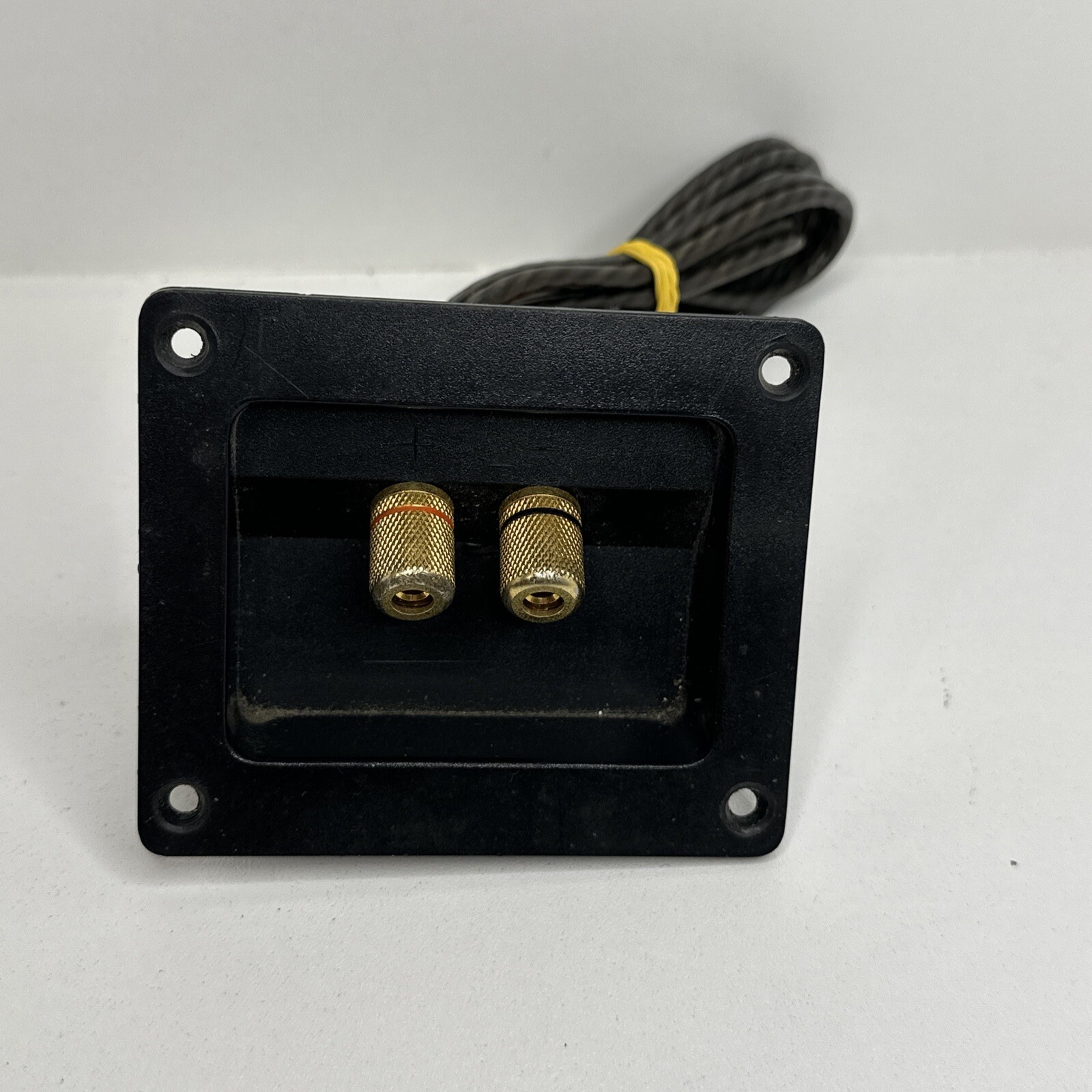 1) Used Car Stereo 2-way Speaker Box Terminal Connector (Banana ) With 30” Cable