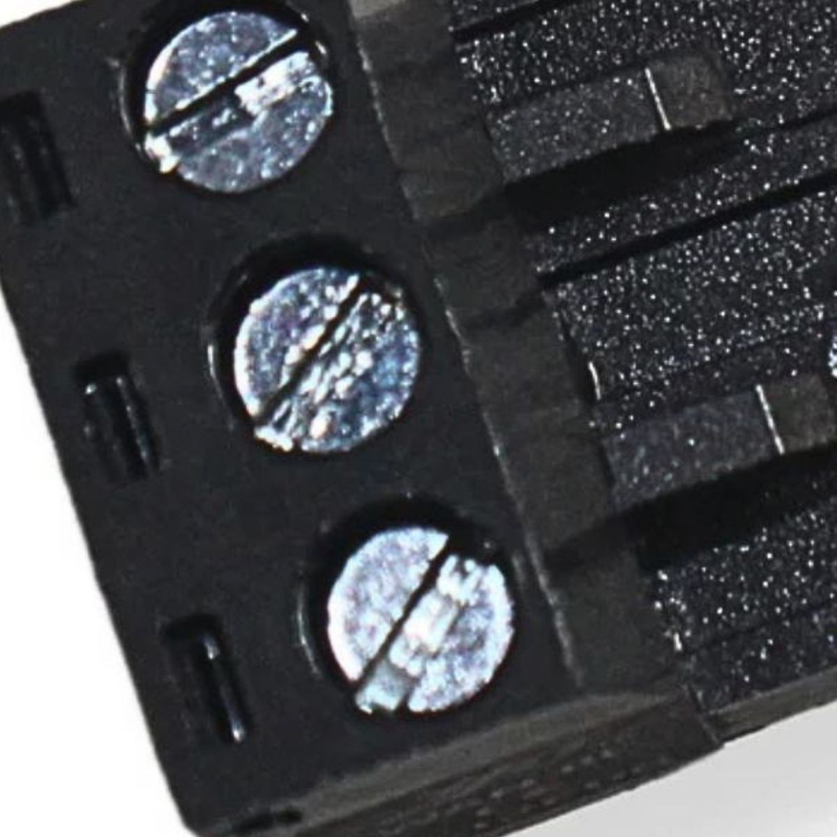 3 Pin 12 Volt Molex Type Equalizer Power Connector Installation Solutions