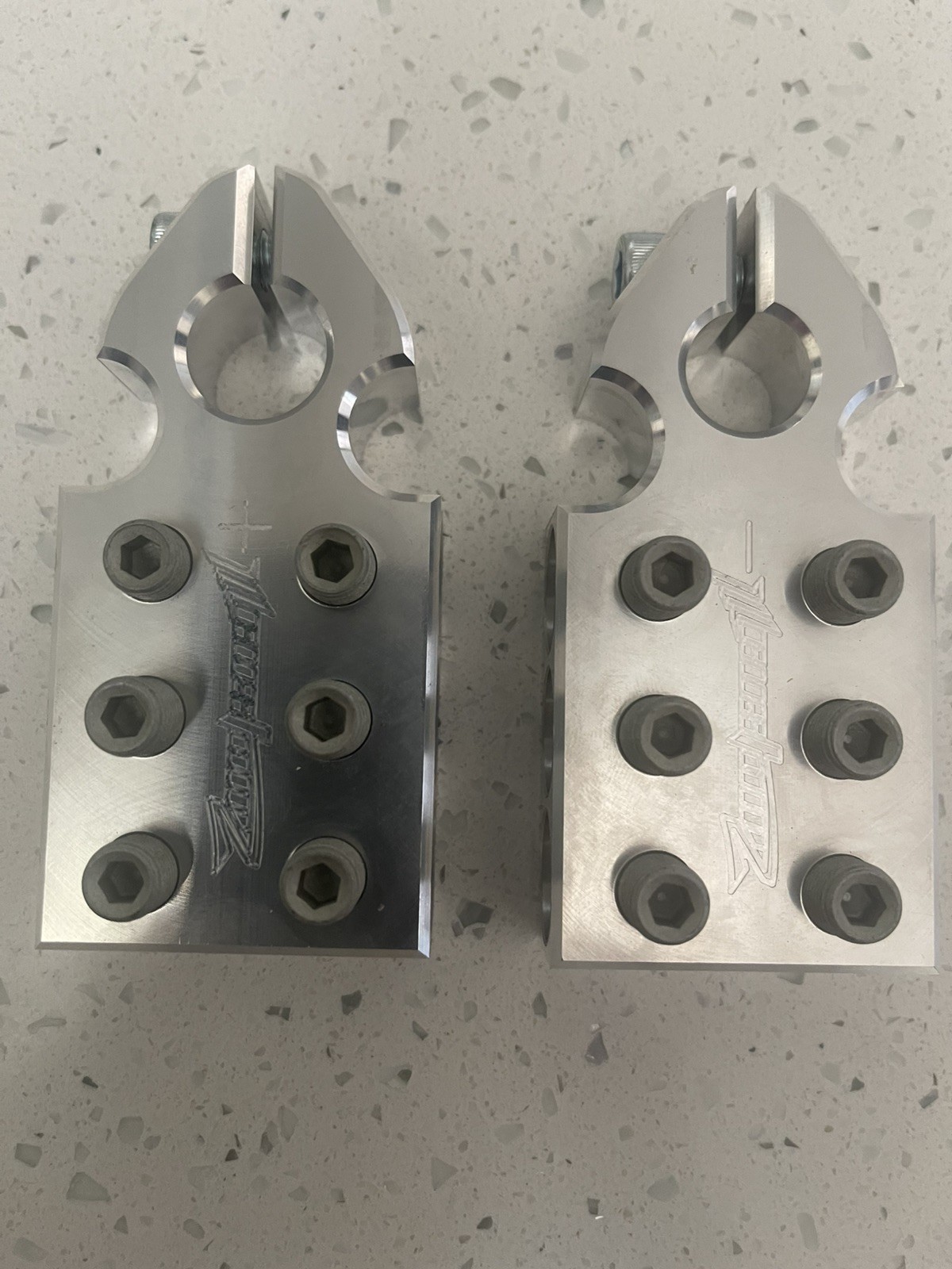 New pair ILL Customz Battery Terminals 0 Gauge 6 Input SAE Top Post Clamps P&Neg