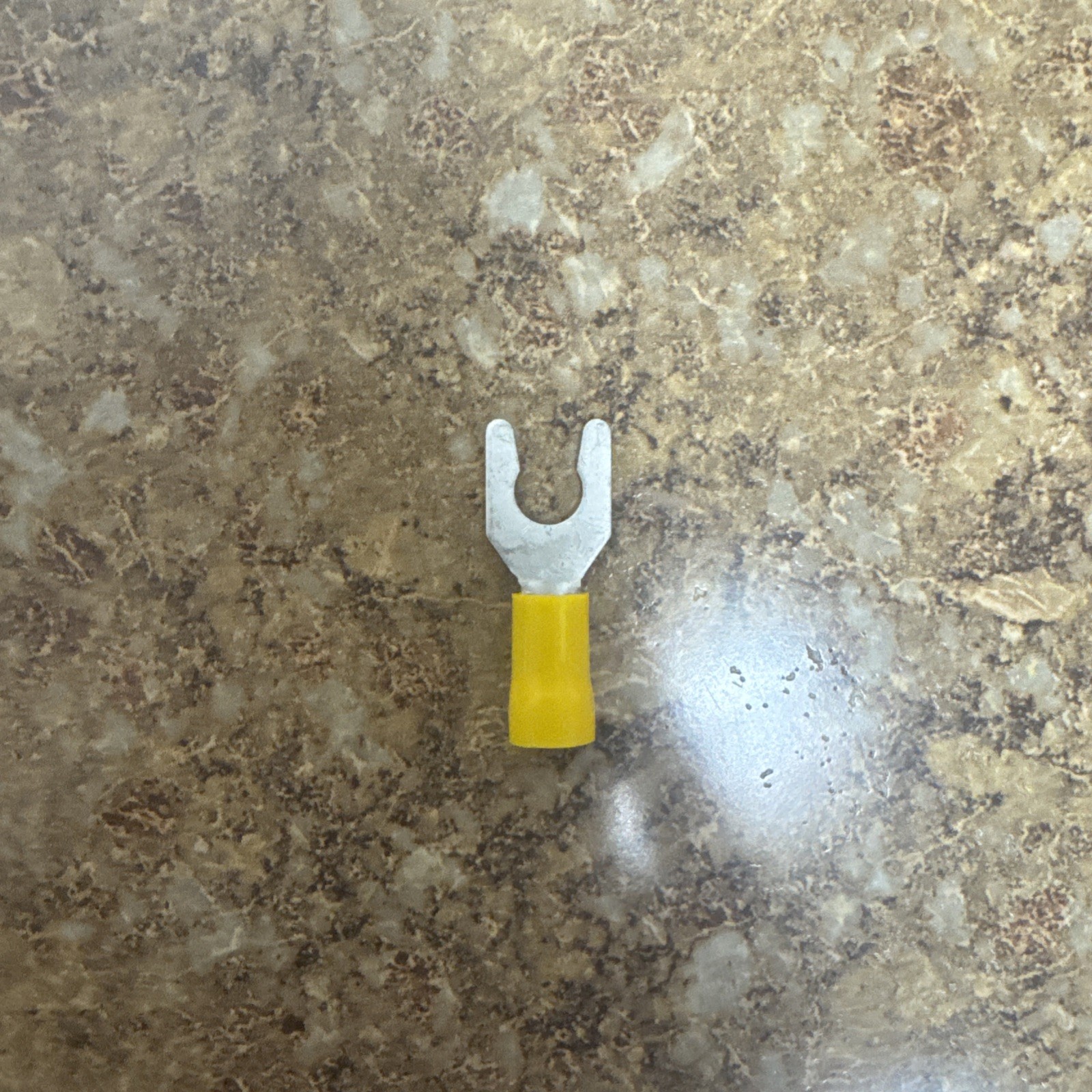 Locking Spade Terminal 12-10AWG 1/4″ Stud Size Yellow Insulated PVC Brazed 500PK