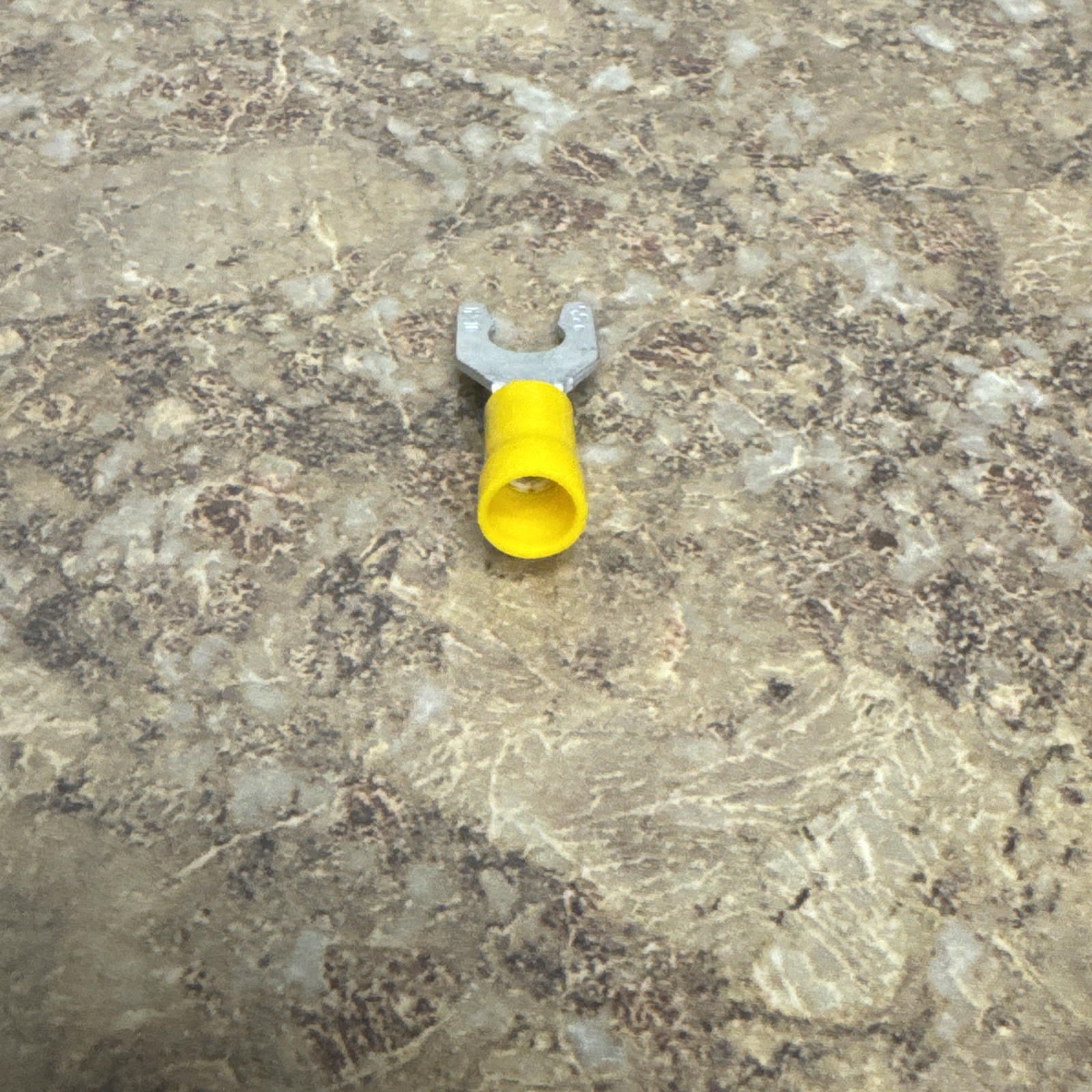 Locking Spade Terminal 12-10AWG 1/4″ Stud Size Yellow Insulated PVC Brazed 500PK