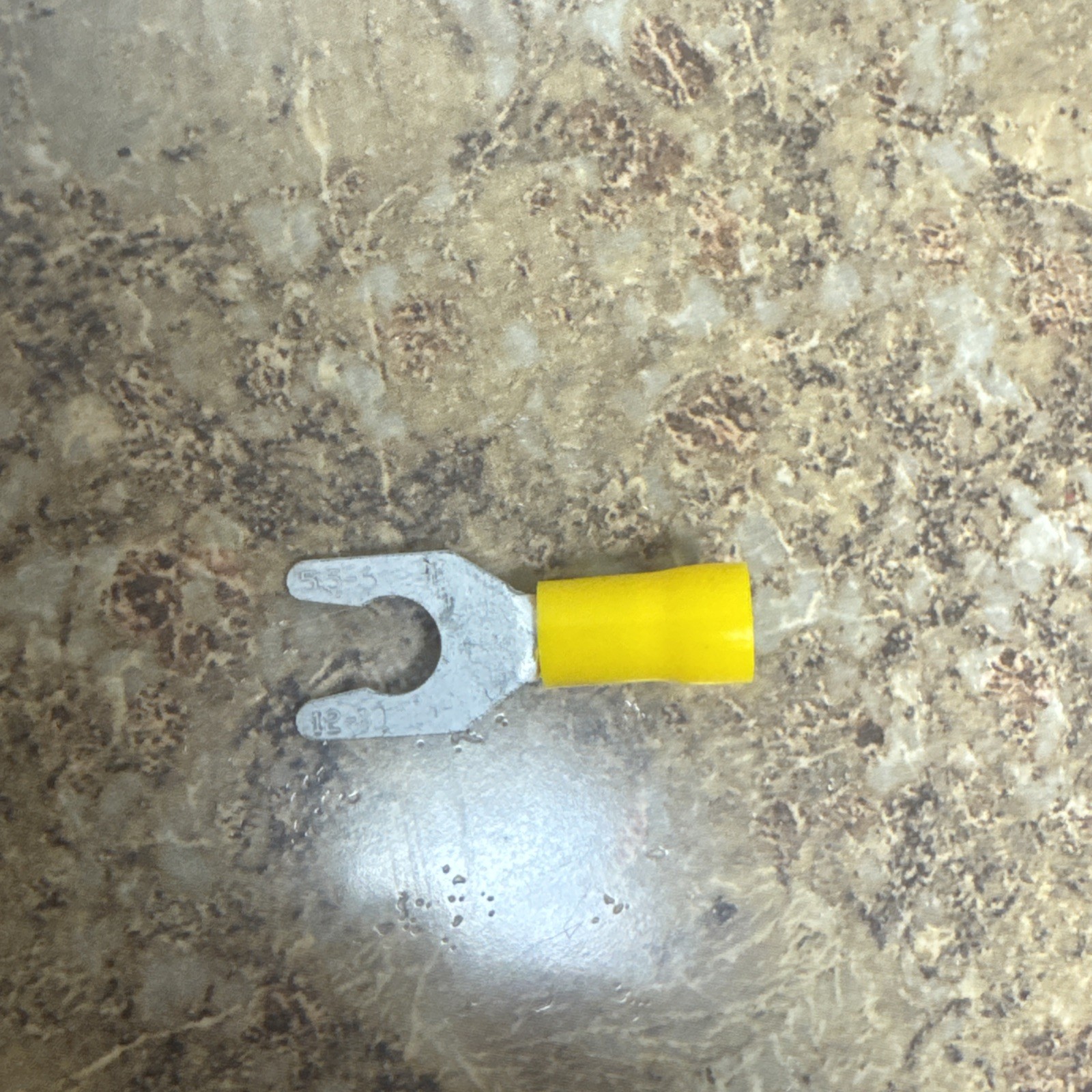 Locking Spade Terminal 12-10AWG 1/4″ Stud Size Yellow Insulated PVC Brazed 500PK