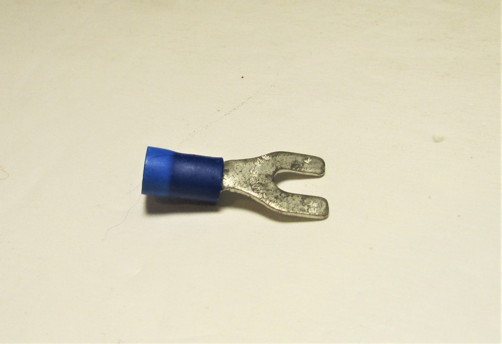 AMP, Insulated Spade Terminal , 16 to 14 AWG Wire, Bolt Size #10, Blue, New 100