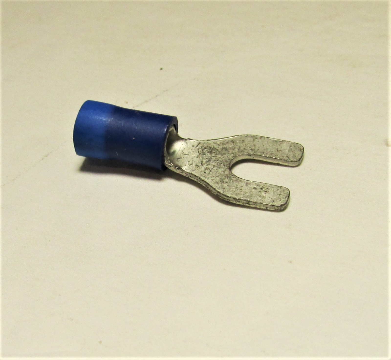 AMP, Insulated Spade Terminal , 16 to 14 AWG Wire, Bolt Size #10, Blue, New 100